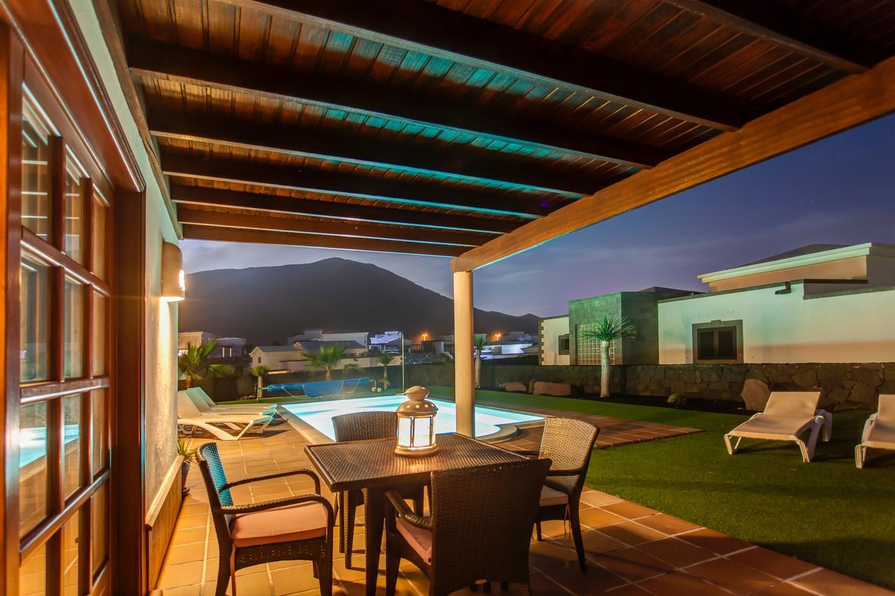 Villa Los Dragos Playa Blanca  Exterior foto
